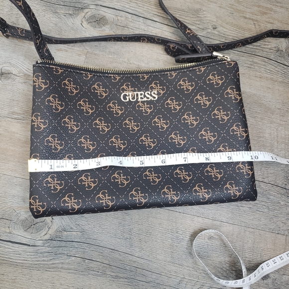 GUESS | Crossbody Adjustable Strap Womens Purse - Picture 7 of 13